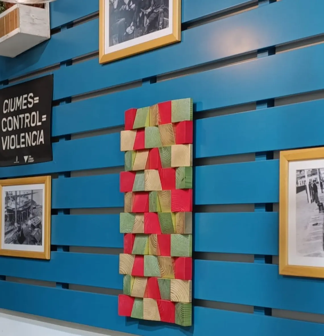 Arte de madera brillante - Imagen 3