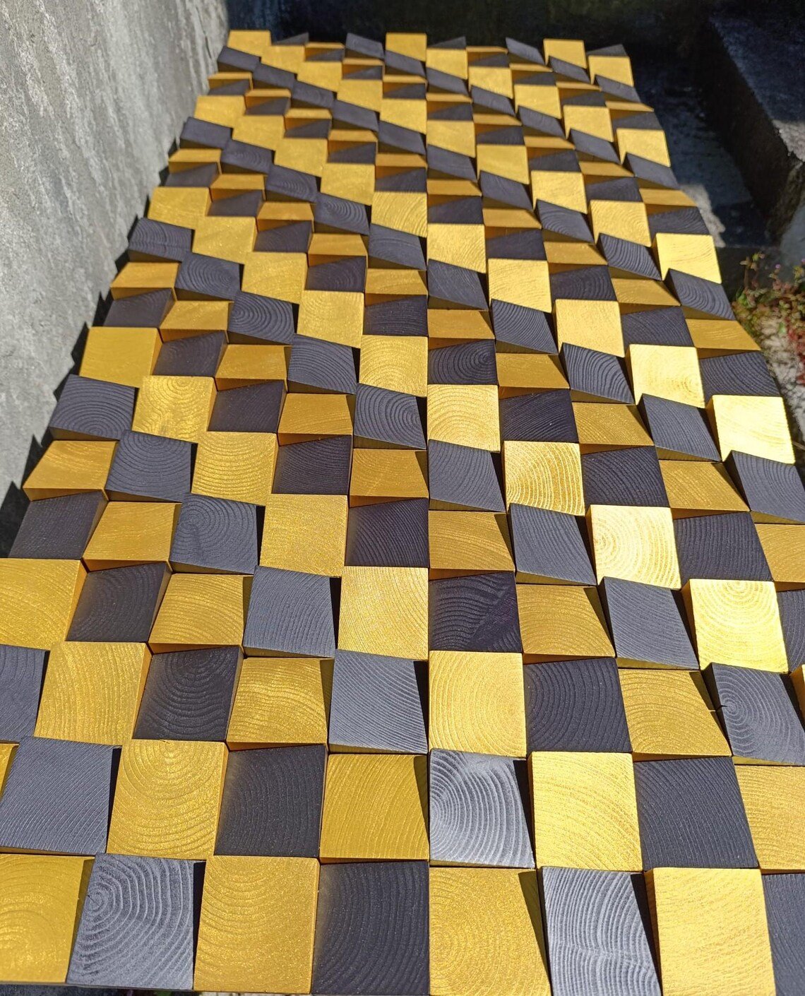 Mosaico de arte mural de madera en negro y dorado - Imagen 7