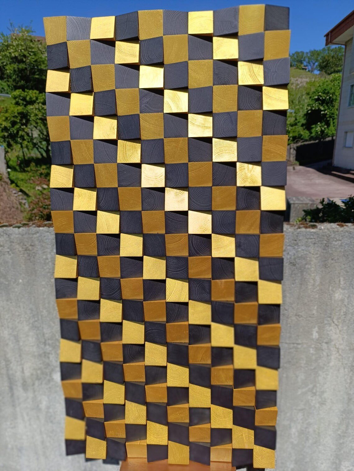 Mosaico de arte mural de madera en negro y dorado - Imagen 3