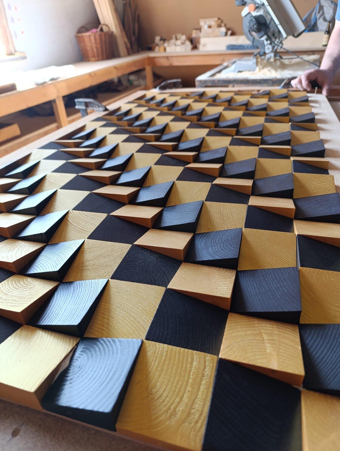 Mosaico de arte mural de madera en negro y dorado - Imagen 8